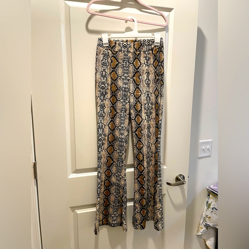 Venti Snakeskin print pants size large